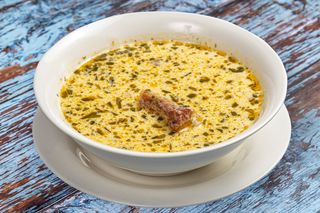 Ciorba saseasca cu afumatura si cartofi