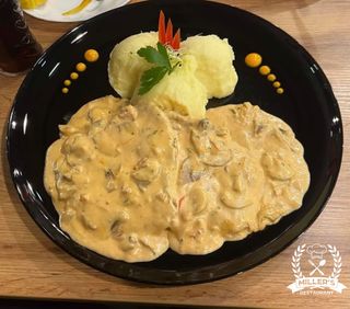 Escalop cu sos de ciuperci 