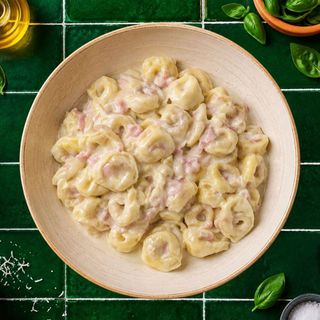 Tortellini con panna e prosciutto