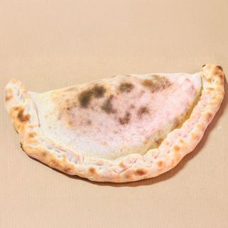 Pizza Calzone Clásica