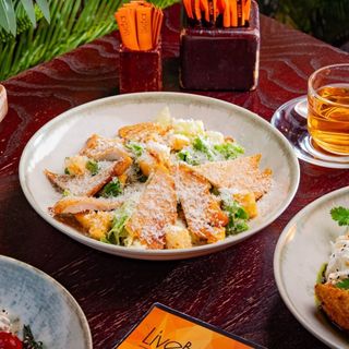 Салат Цезарь с курицей