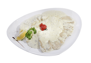 Пилешко филе със сирена и гарнитура (380г)