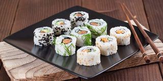 137. Salmone flambè roll - 8 pezzi