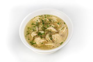 Пельмени с грибным  бульоном