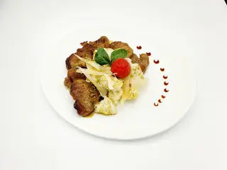 Muschiulet de porc cu cartofi si smantana