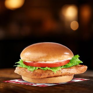 გრილზე შემწვარი ქათმის ბურგერი