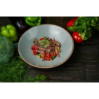 Острый салат с мясом донер