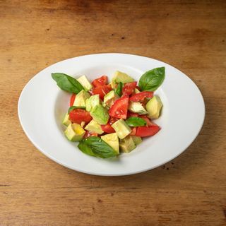 Ensalada De Tomate Y Aguacate