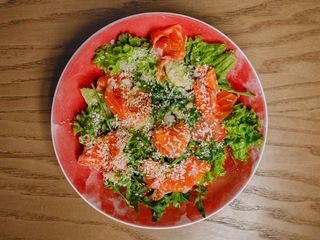 Мікс-салат з лососем (220g)