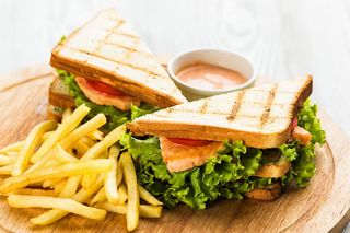 Sandwich with ham and cheese