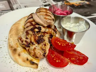 Шашлик із курячого філе з соусом (270г)