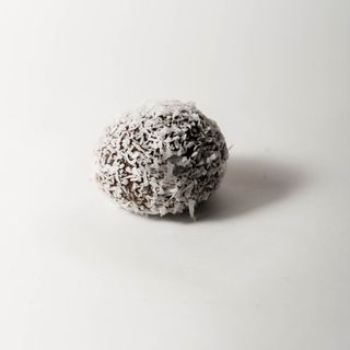 Цукерка Вишня в шоколаді