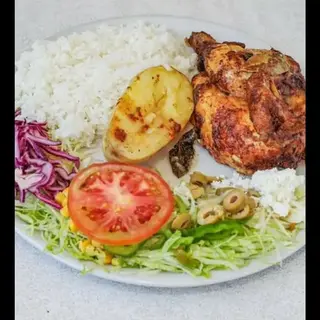1/2 Pollo A L'Ast Con Ensalada Con Patatas Y Arroz