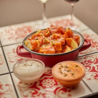Patatas bravas (vegano)