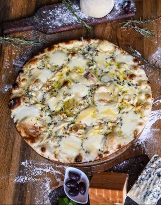 Pizza Al quattro formaggi
