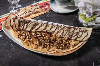 Clatita Uriasa cu Nutella si biscuiti