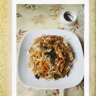 121. Спагети със зеленчуци и яйца (700г)