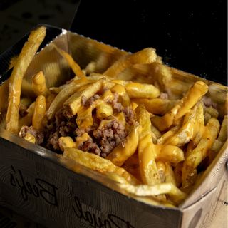 patatine con bocconcini di salsiccia di maialino nero casertano