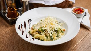 Pasta ćuretina sa spanaćem i njokama