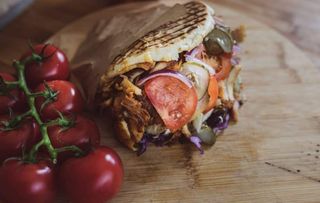 Kebab w bułce standard+ pepsi 0.33l w zestawie