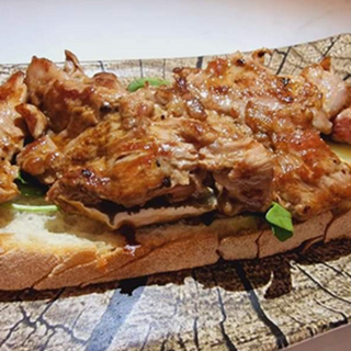 Tosta De Solomillo Con Queso Cabra