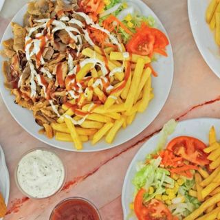 2 Platos + 2 Refrescos