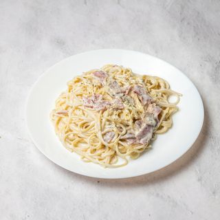 Kremasti rezanci sa slaninom