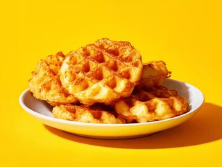 Mini gofry z ziemniakami i cebulką 5 szt