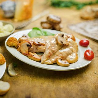 46. Pollo con champiñones