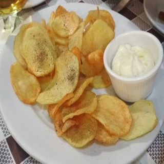 papas finas ajo (1/2 ración)