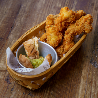 Straccetti di pollo fritti con salsa barbecue