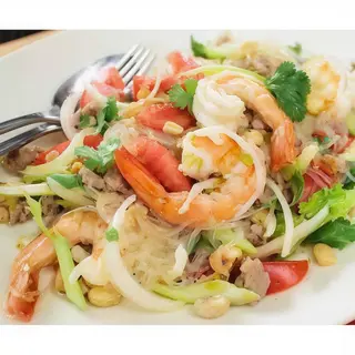 17. Ensalada Arcoíris Tibia de Langostinos  Rainbow King Prawn Salad