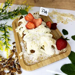 Комбинирай 10 мини палачинки с Rafaello вкус и ягоди+Coca Cola Кен