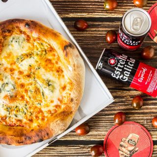 Pizza Cuatro Quesos (30 Cm.)