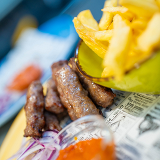 Ćevapčići s prilogom