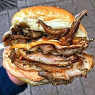Panino con funghi e porchetta