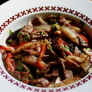 Теплий салат з телятиною та овочами гриль (260г)