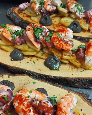 Papas panaderas con Pulpo y Langostinos