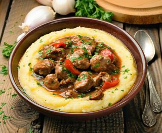 Tocana de pipote si inimi cu mamaliga