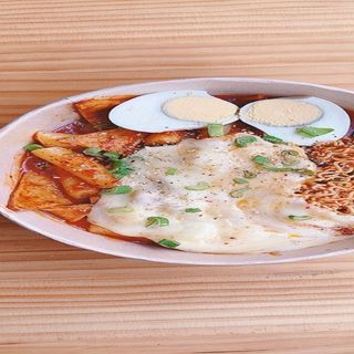 Topoki picante con queso 