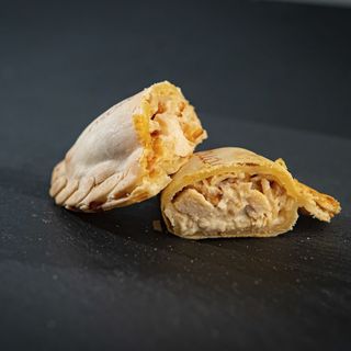 Empanada Clásica De Pollo Cremoso
