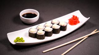 Ролл с креветкой