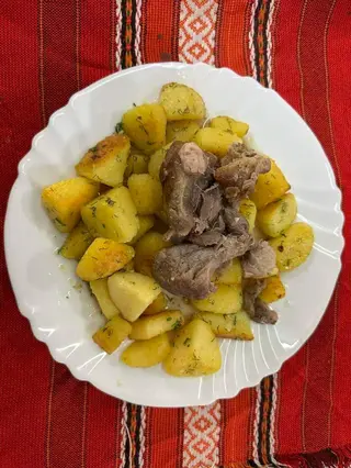 Свински джолан с картофи Соте + Кока-кола (330мл)