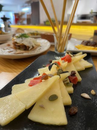 Queso Manchego Curado En Aceite De Oliva Virgen Extra
