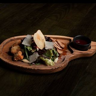 Салат зі стегном індички та камамбером фрі(200г)