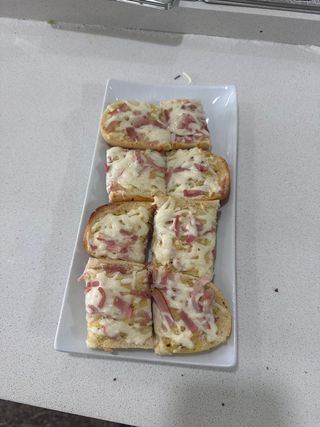 Pão de Alho com Queijo e Bacon