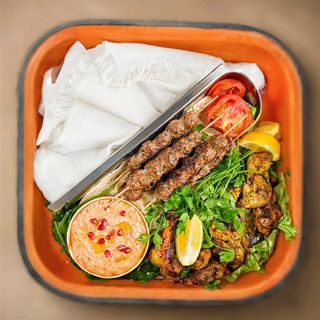 Телешки кебап със картофи и зеленчуци (450г)