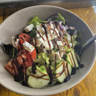 Ensalada de aguacate y bacon