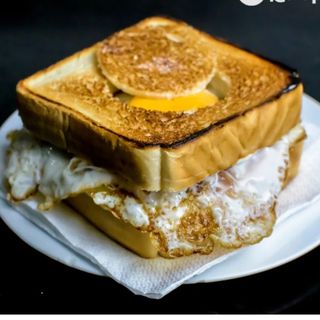 Sándwich mixto con huevo