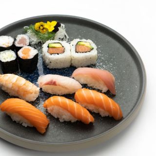 56. Sushi misto 12 pezzi